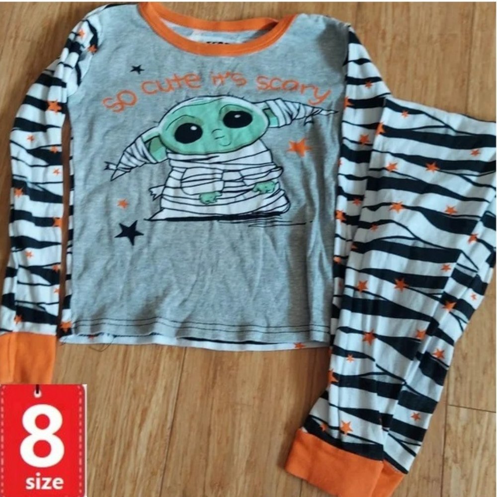 🎁 10/$25  - Baby Yoda mummy pajamas, size 8. STAR WARS